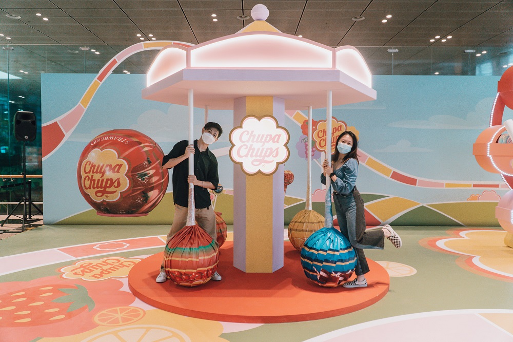 take photos at changi airport terminal 3 chupa chups playground